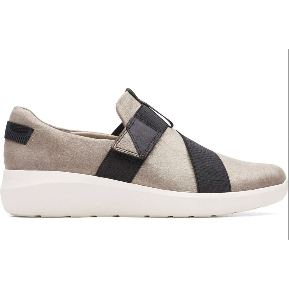 NWB Clarks Womens Kayleigh Charm Slip On Sneakers Silver Size US 7.5 $90 [jb]
